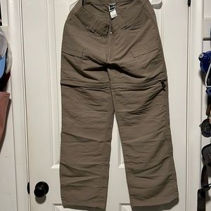 Women’s The North Face zip off cargo pants and shorts size 8. Lightly Worn once!